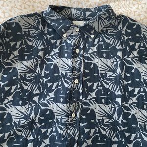 Billy Reid short sleeve extra-large casual Hawaiian print shirt. Navy and gray.